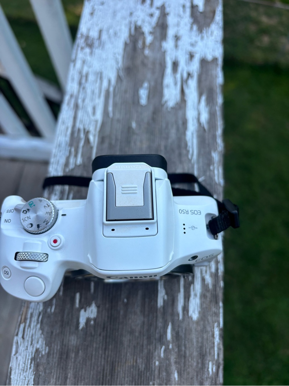 Canon EOS R50 White Camera Body Only - Picture 5 of 8